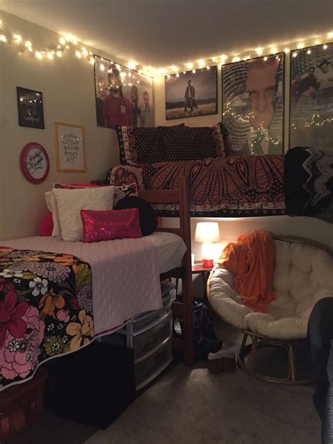 52 Stylish Cool Dorm Rooms Style Decor Ideas Roundecor Dorm Room Styles Cool Dorm Rooms