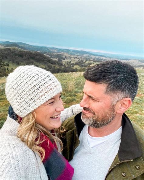 Hannah Ferrier Goes Insta Official With Fiance Josh Roberts Pic Us