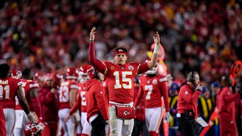Mahomes leads Chiefs past Jags 27-20 with injured ankle