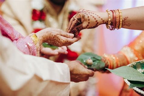 The Seven Vows Of Hindu Marriage In Dubai Uae Hindu Wedding