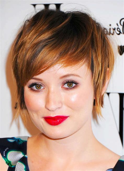 Best Short Haircuts For Women With Round Faces In