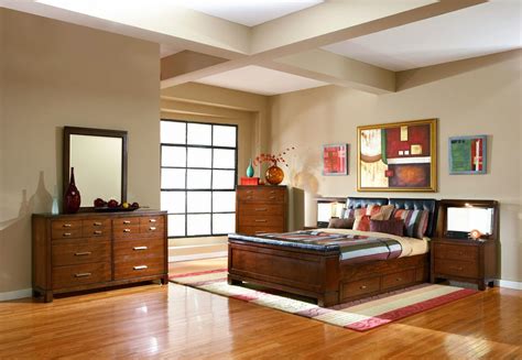No solo por la necesidad de tener algún espejo en casa para acicalarnos por las mañanas. Galería de imágenes: Decoración de dormitorios