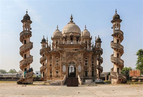 10 Most Famous Historical Monuments Of India