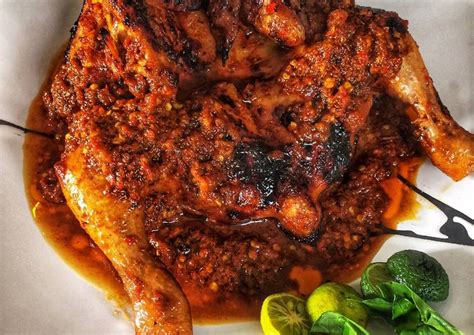 Mata anda dijamin langsung melek ketika menyantap ayam bakar dengan paduan 2 jenis sambalnya yang khas. 5 Kuliner Khas Lombok Favorit Saya | Hastin Pratiwi
