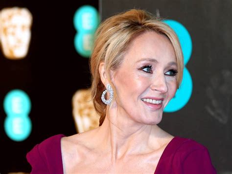 Scorta Di Champagne J K Rowling Sbeffeggia Il Boicottaggio Trans