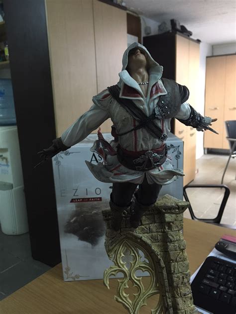 Assassin S Creed Ii Leap Of Faith Ezio Figure Ebay