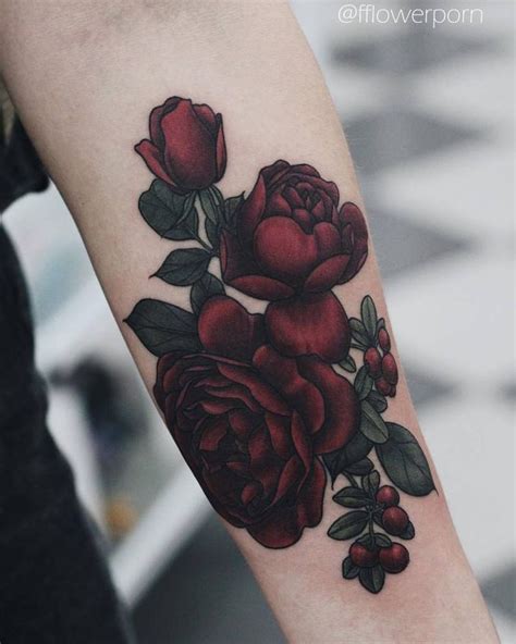 Coloured Roses Tattoo On Lower Arm Karizmatik Dövmeler Dövme Ve