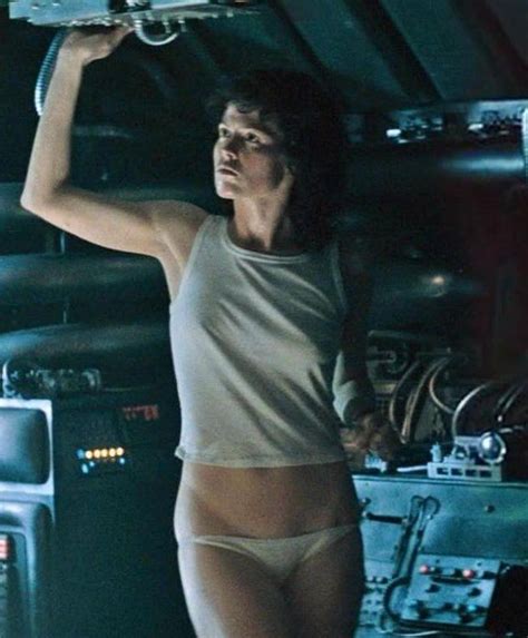 The Sexiest Science Fiction Characters Ever Sigourney Weaver Sexy Science Fiction Sigourney
