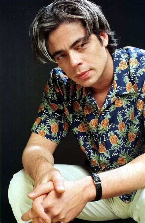 Pin By Una Gyeong On Benicio Del Toro Benicio Del Toro Young Brad