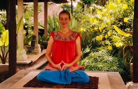 The eat, pray, love star takes her yoga practice very seriously. julia-roberts-eat-pray-love-meditation ~ The Midult