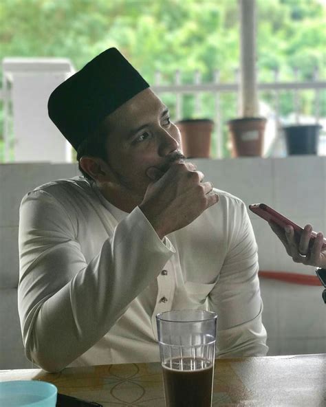Drama bersiri 'dia anak jeneral' yang diadaptasi daripada novel tulisan hezzy azra akan mula ditayangkan di radio televisyen malaysia (rtm tv2) bermula 24 januari ini. edtv: (5 Gambar) Babak nikah Fattah Amin dan Niena Baharun ...