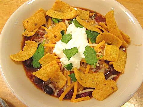 It begs to be topped with chips and cheese, and any soup that can be made into a bowl of nachos by the time it's served gets two thumbs up in my book. DELISH! Crock Pot Chicken Taco Soup. Pinned here: http://pinterest.com/pin/138837600982376897/ I ...