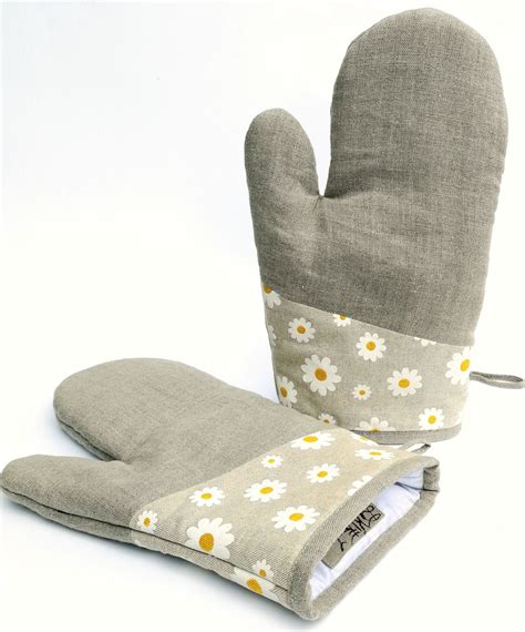 Cooking Set Set Of 2 Gray Linen Oven Gloves Chamomile Blossoms