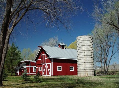 Early Spring At Four Mile Farm Country Barns Farm Pictures Farm Barn