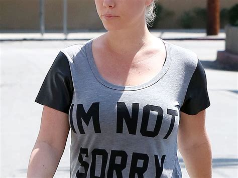 Kendra Wilkinson Wears Im Not Sorry T Shirt As She Mulls Divorce