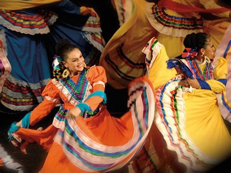 Los Lobos Ballet Folklorico Mexicano Team Up For Cultural Celebration