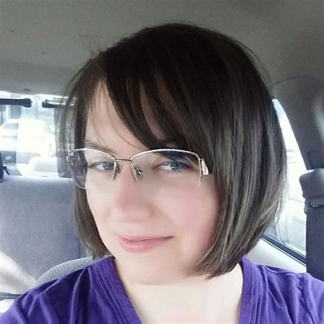20 Hairstyles With Glasses And Bangs Awesome Cute Chin Length Brunette