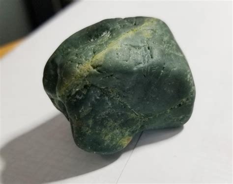 Smooth Green Rock With White Vein Found In Puget Sound Rwhatsthisrock