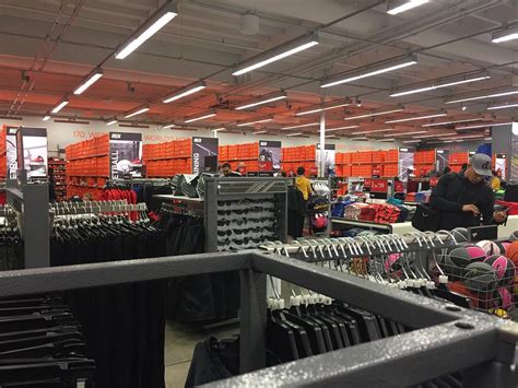 What Stores Will Have Converse Onsale Black Friday - Black Friday Sale Destroys Seattle Nike Outlet - SneakerNews.com