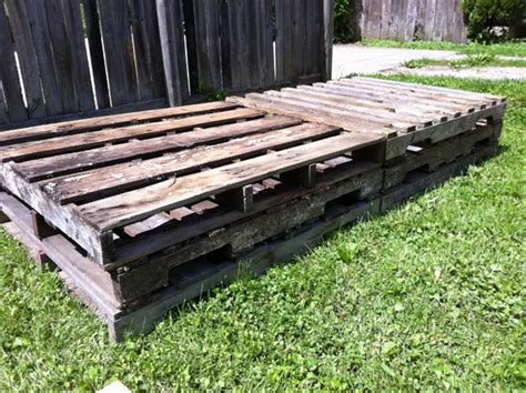 You can so much with a pallet and when you are helping the environment, the world and god is pleased well. Build a Simple Elevated Garden Bed :: Food :: Galleries ...