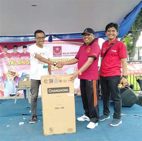 Contextual translation of mendapat sambutan' into english. Gerak Jalan Sehat Rangkaian Kegiatan Milad Nasional Ke-91 ...