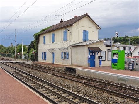 Gare De Champagne Sur Oise Train Station Bonjourlafrance Helpful