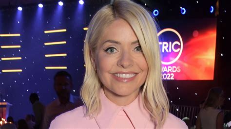This Mornings Holly Willoughby Shares Incredibly Relatable Dilemma In Candid New Video Hello