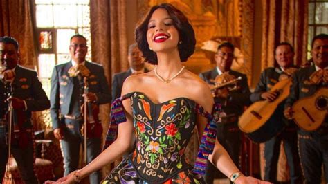 Ángela Aguilar modeló para el desfile de Rihanna en lencería Joya 93 7 FM
