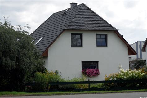 20 Homes That Look Like Faces With Expressions From Happy To Mildly
