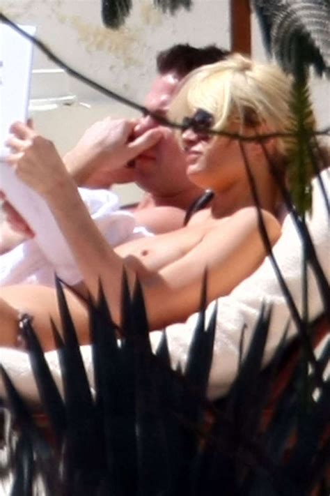 Paris Hilton Showing Her Tits On Vacation On While Sunbathing Paparazzi Shoots Porn Pictures