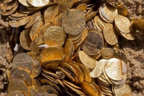 Divers Find Priceless Hoard Of Arab Gold Coins MINING COM