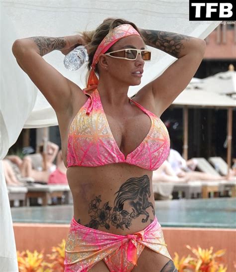 Katie Price Shows Off Her Sexy Voluptuous Figure Out On Holiday In