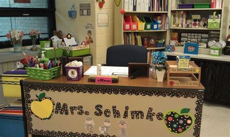 Pin By Eunice Ijewemen On Classroom Set Up Teacher Desk Teacher