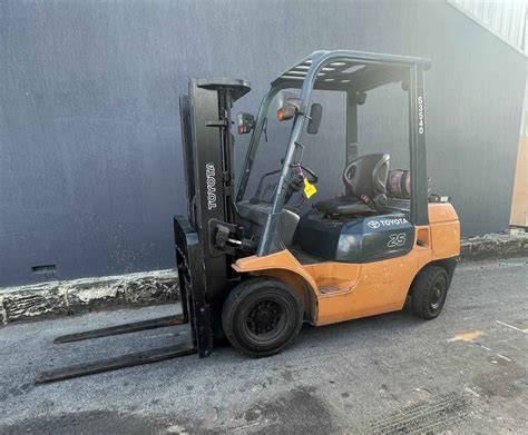 Toyota 2500kg Lpg Forklift With 4300mm 3 Stage Mast And Sideshift