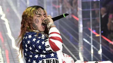 Tekashi69 Appears In Anti Abuse Ad For Romantic Depot Sex Shops Despite