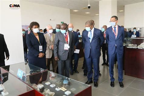 Presidente Da República Inaugura Nova Sede Do Instituto Geológico De Angola Ver Angola