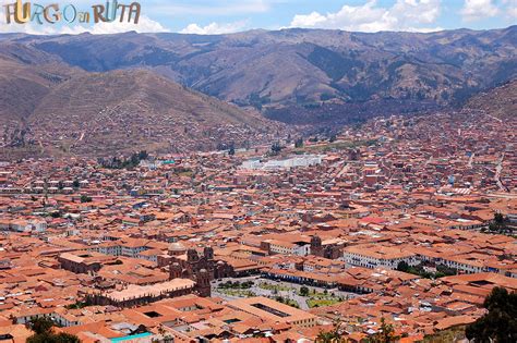 Cusco La Ciudad Con Forma De Puma De Per Furgo En Ruta