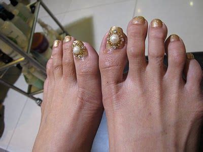 The oval face shape has a curvilinear shape, which means its length is equal to one and a half times its width, with forehead and jaw the same width. OMG! These feet are so ugly!!! I'm NOT talking about the ...