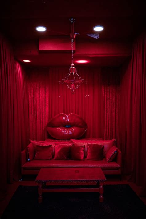 30000 Red Room Pictures Download Free Images On Unsplash