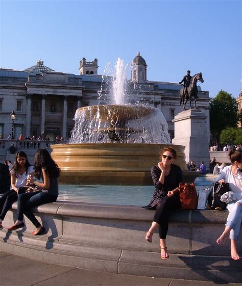 The Fountains Of Trafalgar Square London Traveller