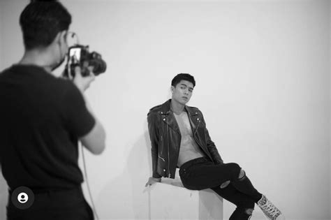 เปิดวาร์ป มามีน พีรวิชญ์ นักแสดงหนุ่มโอปป้ากล้ามแน่นเสียงร้องดี 1044 × 1305 ท้าลองจ้องตามีน พีรวิชญ์ ในเอ็มวีเพลงใหม่ จ้องตา บอก. จอส-เวอาห์ แสงเงิน" บนไทม์ไลน์อินสตาแกรม ร้องแรงเวอร์!!