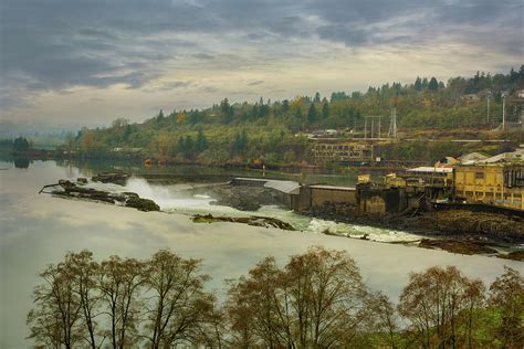 Willamette Falls In Oregon City Photograph by David Gn