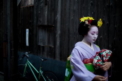 the insider s guide to geisha hunting in kyoto the passport lifestyle