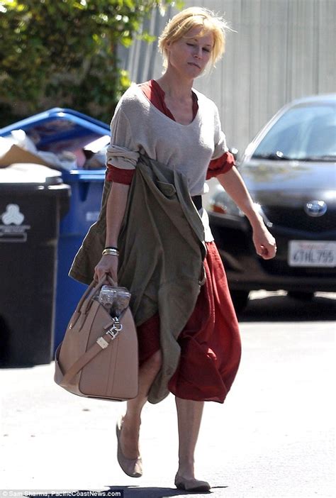 Julie Bowen Looks A Bit Disheveled As She Goes Makeup Free In Los Angeles Daily Mail Online