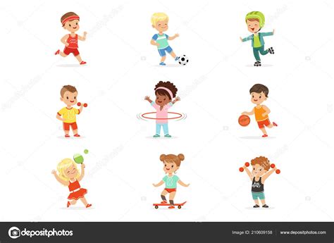 Juegos y juguetes juegos al aire libre tienda de niño. Niños pequeños juegos deportivo y disfrutar de diferentes ...