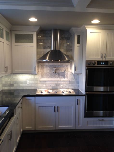 Here are some of the things that you need to know about having modern upper kitchen cabinets with glass doors: Custom cabinets with glass uppers, marble backsplash ...