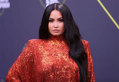 Demi lovato just came out as nonbinary and stated that their pronouns will be they/them moving forward. Demi Lovato - 2020 People's Choice Awards • CelebMafia