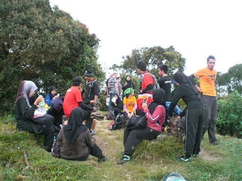 Gunung ini memiliki ketinggian maksimal 2.443 mdpl. MENYASAR KE GUNUNG JASAR MEREDAH KE GUNUNG PERDAH