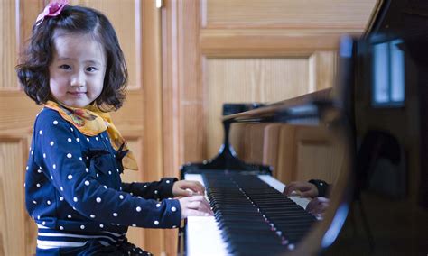 Mimis Albert Hall Solo Aged Four Child Prodigy Performs Two Minute
