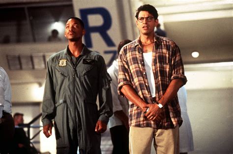 Written by roland emmerich and dean devlin. Movie Review: Independence Day (1996) | The Ace Black ...